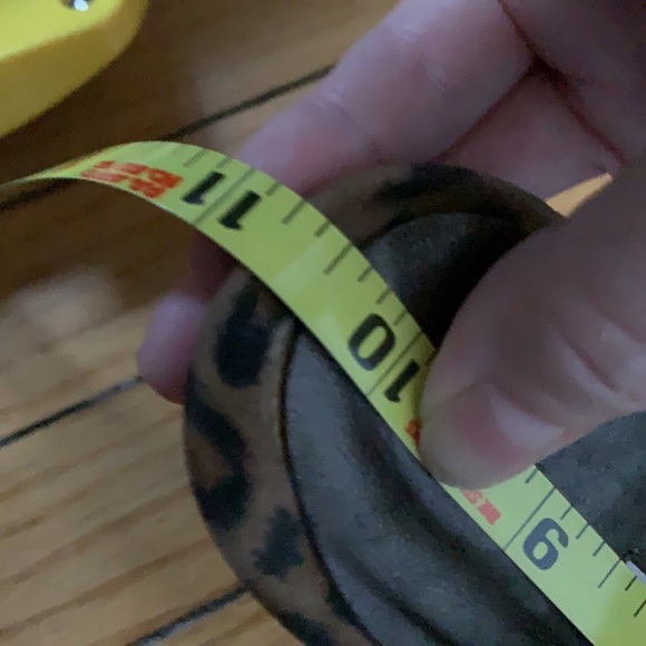 Stunning Manolo Blahnik  leopard and spike heels - Picture 8 of 12